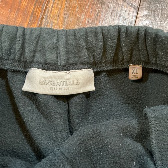 Fear of God ESSENTIALS Fleece Shorts Black Size XL - Picture 7 of 9